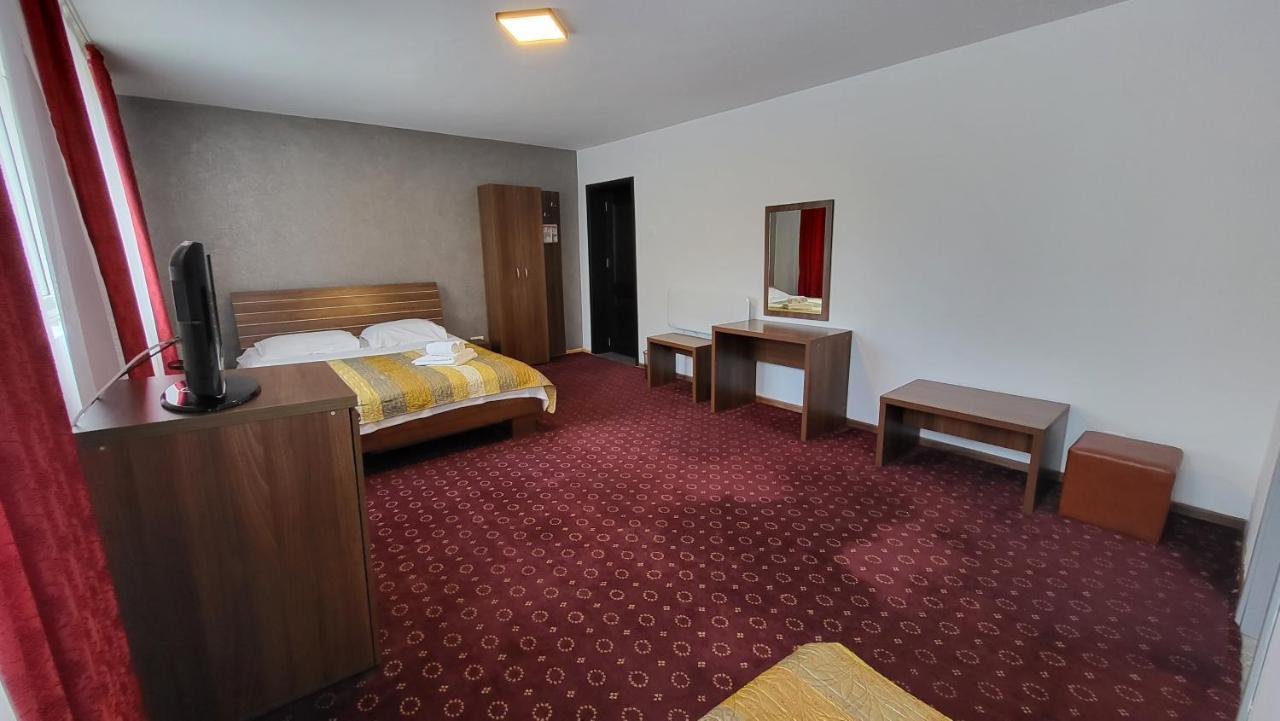 Boutique Global Aparthotel Brasov Bagian luar foto