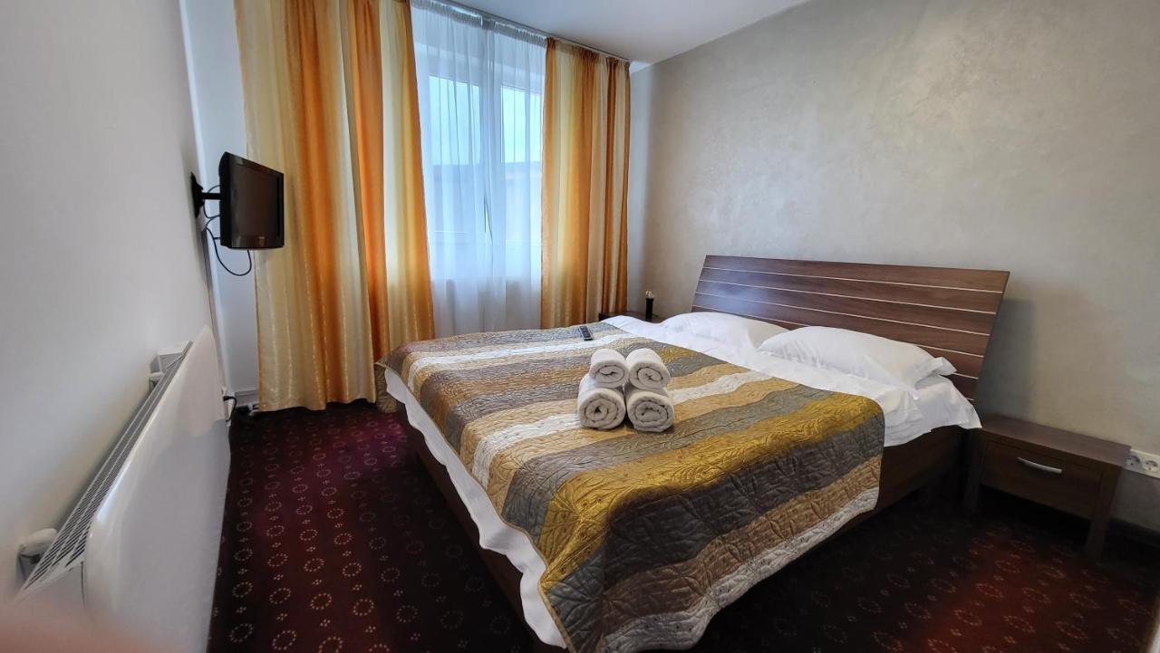 Boutique Global Aparthotel Brasov Bagian luar foto