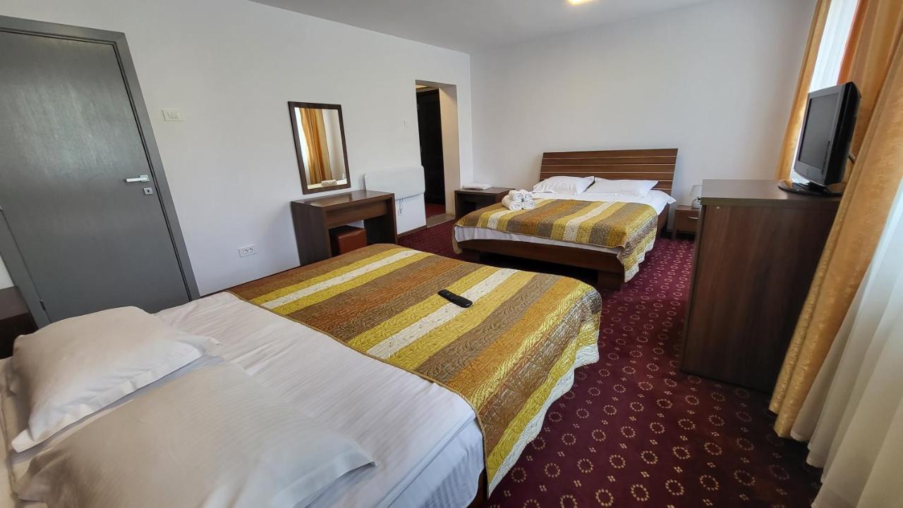 Boutique Global Aparthotel Brasov Bagian luar foto