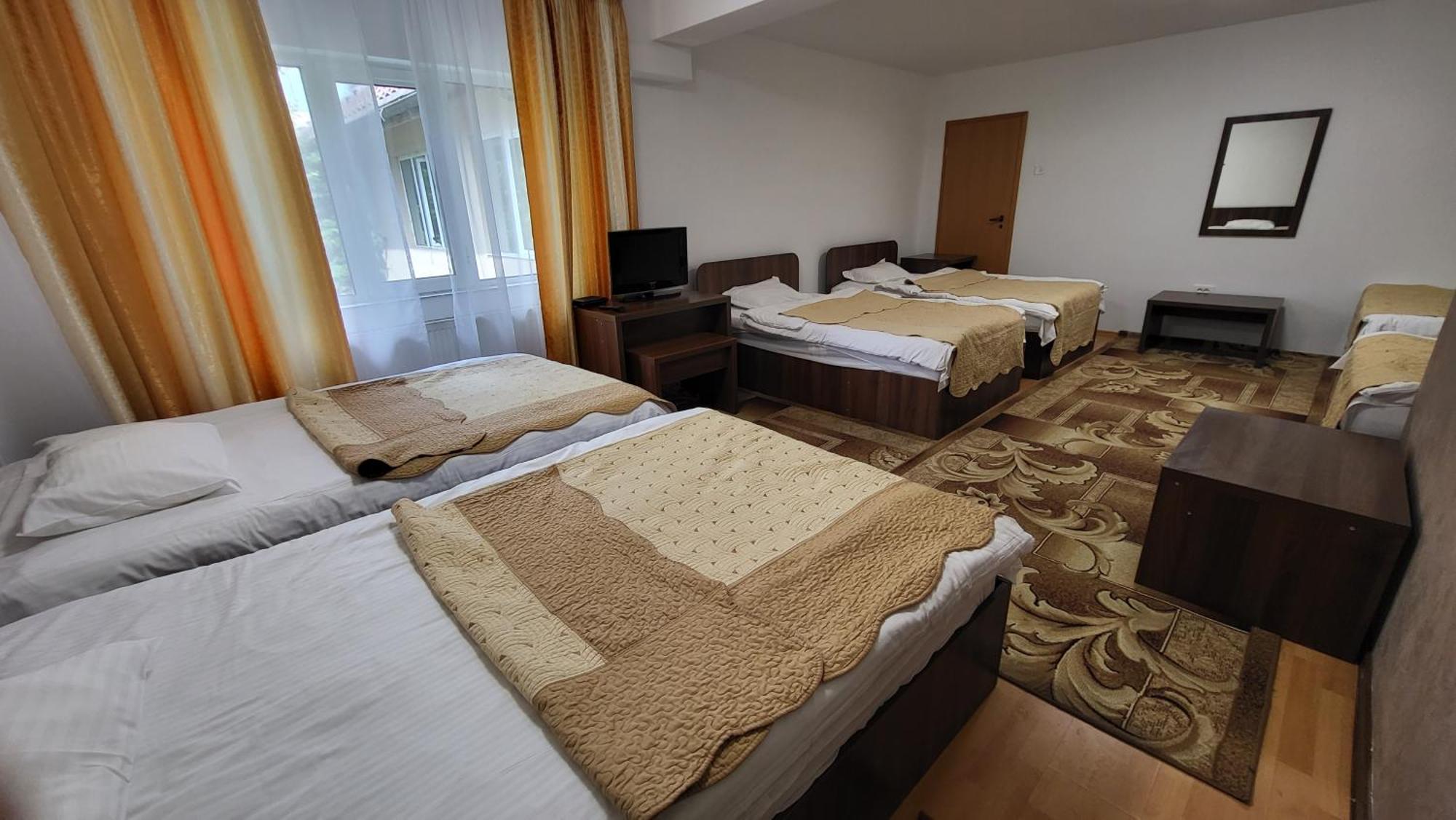 Boutique Global Aparthotel Brasov Bagian luar foto