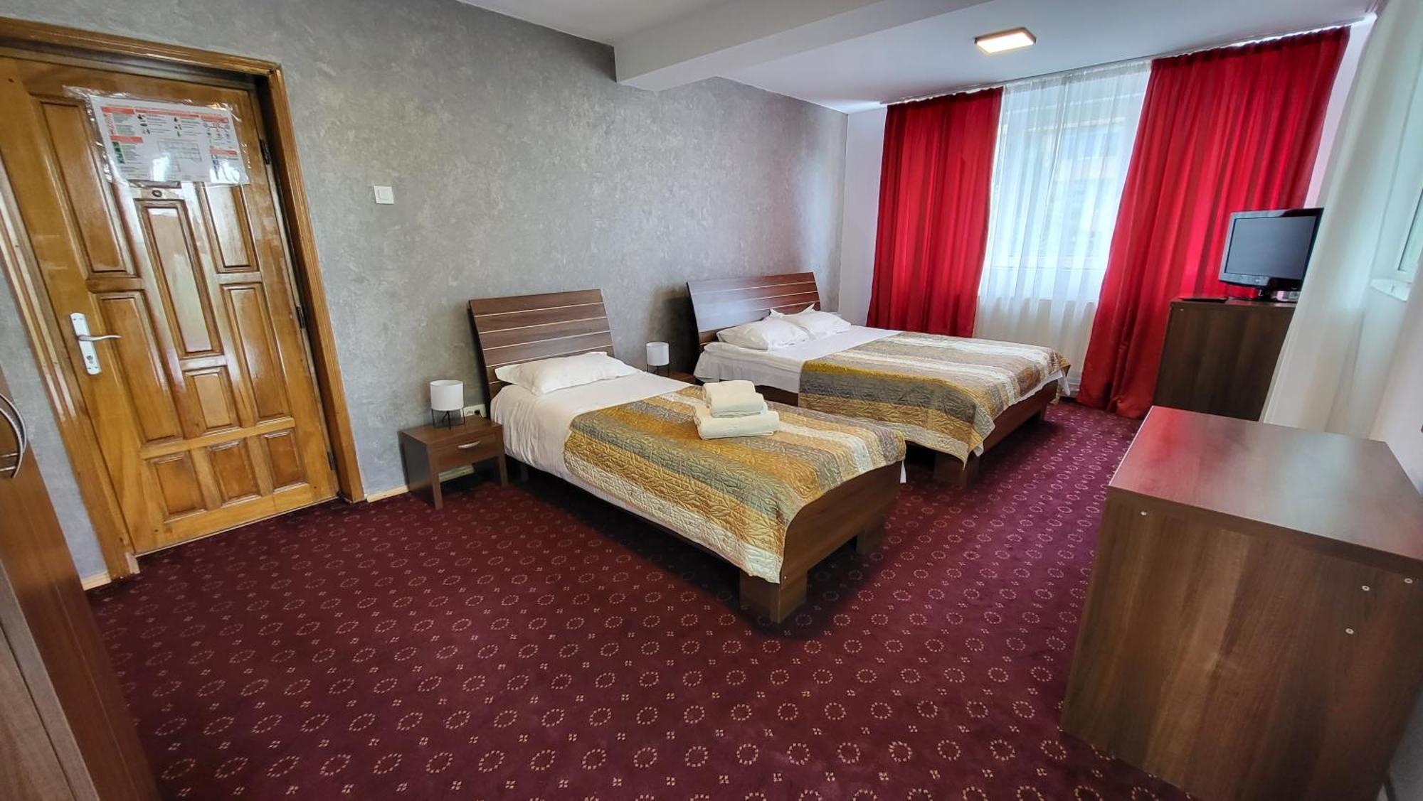 Boutique Global Aparthotel Brasov Bagian luar foto