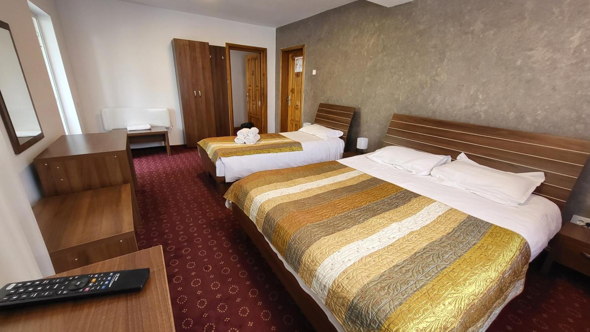 Boutique Global Aparthotel Brasov Bagian luar foto