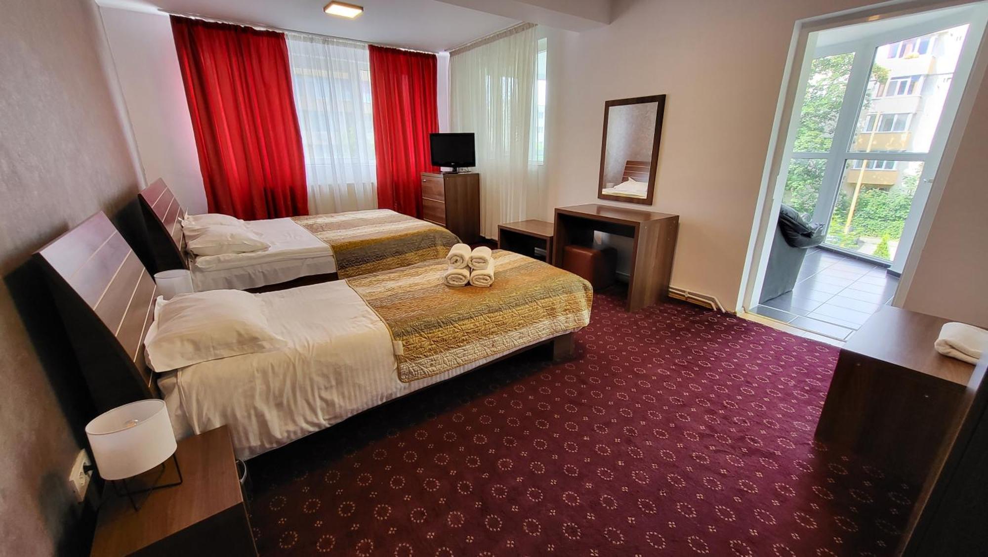 Boutique Global Aparthotel Brasov Bagian luar foto