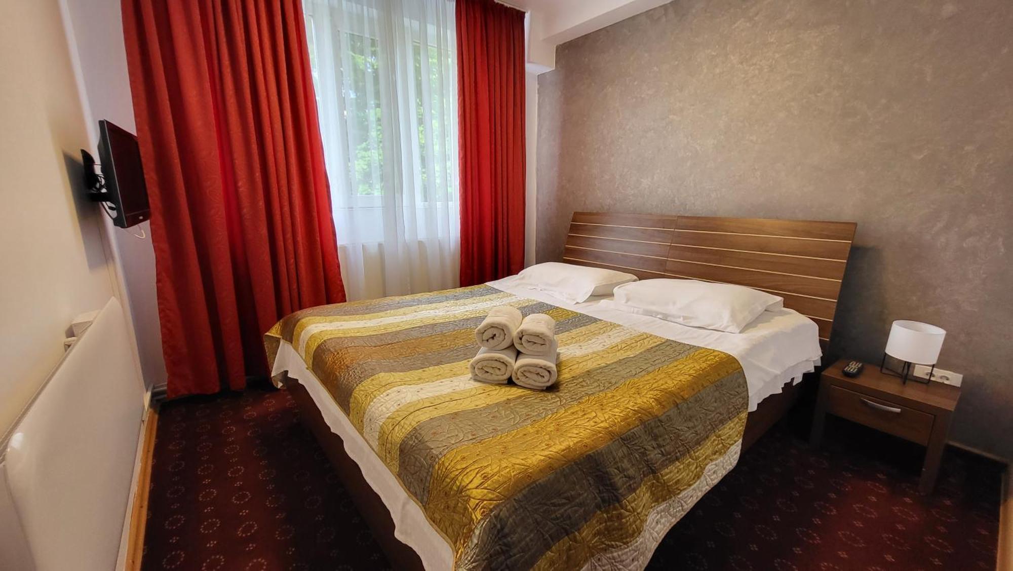 Boutique Global Aparthotel Brasov Bagian luar foto